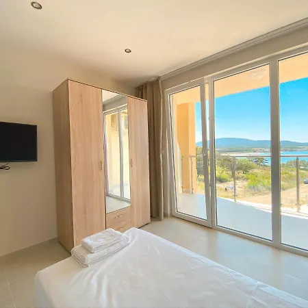 семеен сирена 호텔 아크토폴